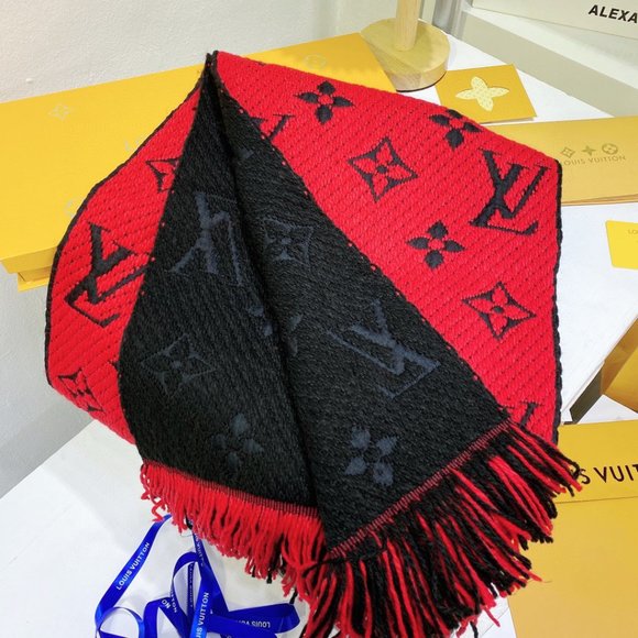 ๐โจAUTHENTICโจ๐Louis Vuitton scarf - Picture 1 of 6